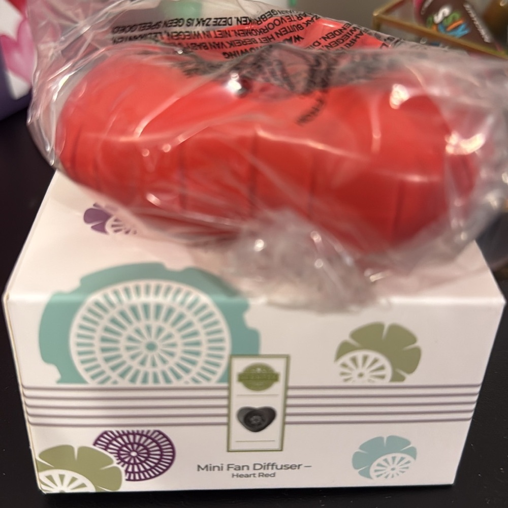 Scentsy Mini Fan Diffuser - Heart Red